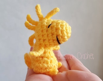 Pequeño Woodstock. Muñeco kawaii amigurumi. Peluche de crochet hecho a mano