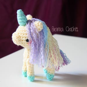 EINHORN . Kawaii Amigurumi Häkelpuppe. Handgemachtes gehäkeltes Kuscheltier. Pastell Regenbogen Einhorn Amigurumi. Besonderes Geschenk. Mein kleines Pony