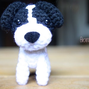 Handgemachte Amigurumi Schlüsselanhänger Puppe. Gehäkelter kawaii Hund. Jack Russel Liebhaber Geschenk