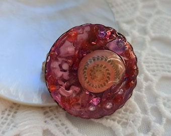 Rosa Muschel Brosche Ozean Themen Nautik Geschenk für Frauen Einzigartige handgemachte Schmuck Küsten Harz Brosche Pin Marine Accessoire 006
