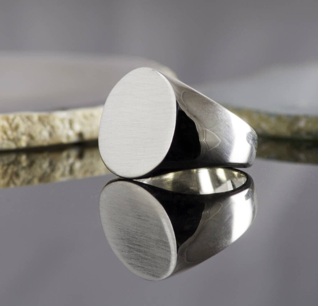 Hicks Oxidized Sterling Silver Stone Signet Ring in Black Hematite | Kendra  Scott
