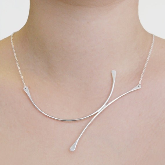 Bar necklace best sale trend