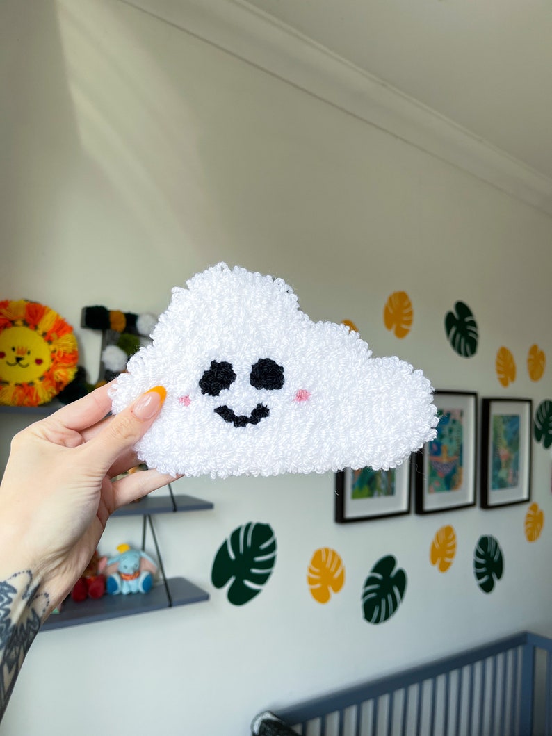 Colgante de pared de nube feliz / Arte de aguja de punzonado, Decoración de guardería, Regalo para baby shower, Para nueva mamá imagen 1