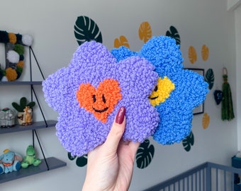 Smiling flower face wall hanging | Colourful decor | Punch needle art | Tufted decoration