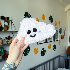 Colgante de pared de nube feliz / Arte de aguja de punzonado, Decoración de guardería, Regalo para baby shower, Para nueva mamá imagen 2