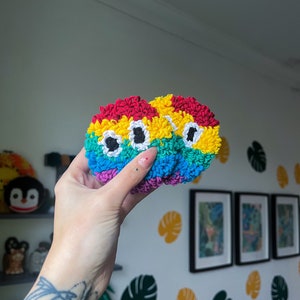 Googley eyed car coasters, set of two or four custom punch needle mug rugs. Rainbow funky car accessories. Y2k aesthetic. 画像 3