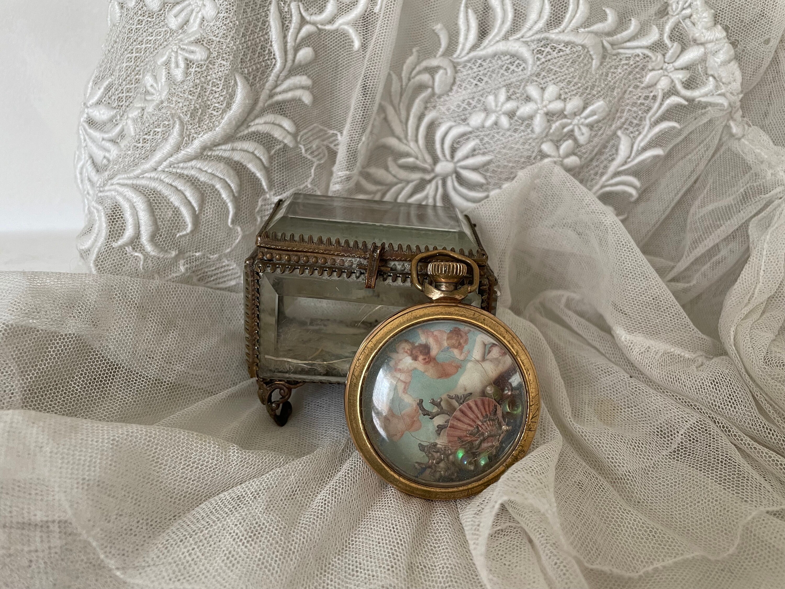 Antique Memento Mori Rococo Diorama with Cherubs and Shells in Large Gold Pendant