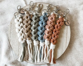 flower keychain | macrame keychain | daisy keychain | flower macrame