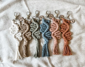 macrame vine keychain | hand woven macrame keychain | earthy keychain | leaf macrame