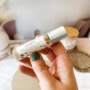 Wanderer Perfume Oil Roller: Earthy Vanilla Amber Scent