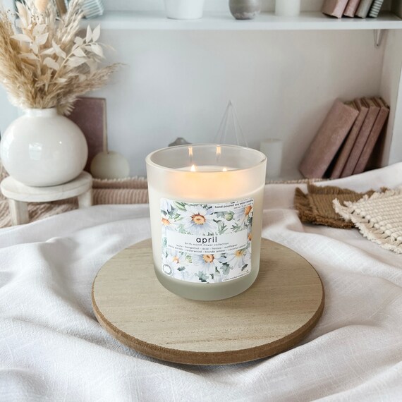 April Birth Flower Candle: Daisy scented organic soy candle