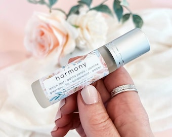Harmony Perfume Oil Roller: Sandalwood Amber Fragrance