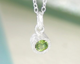 Peridot Sterling Silver Necklace Cute Gemstone Necklace August Birthstone Necklace for Mom Dainty Sterling Silver Necklace