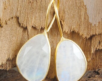 Moonstone Dangly Earrings, Moonstone Drop Earrings, Moonstone Earrings, Gold Drops, Gold Gemstone Earrings, White Gemstone Earrings