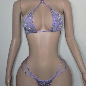 Microbikini de Ariana, ropa exótica