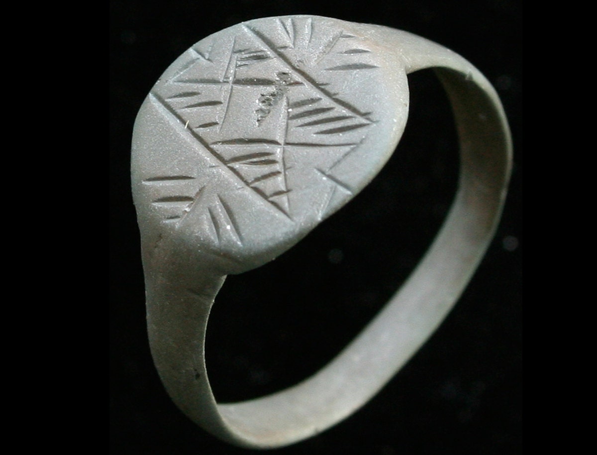 Бронзовое кольцо. Средневековые бронзовые печати. Medieval Ring. Бронзовое кольцо история обычной семьи 49