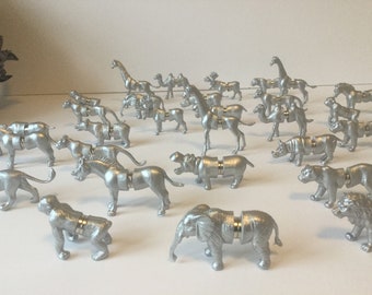 50 Magnetic Animal Place Card Holders and Favours