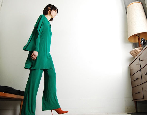 scarf shoulder 70s green suit