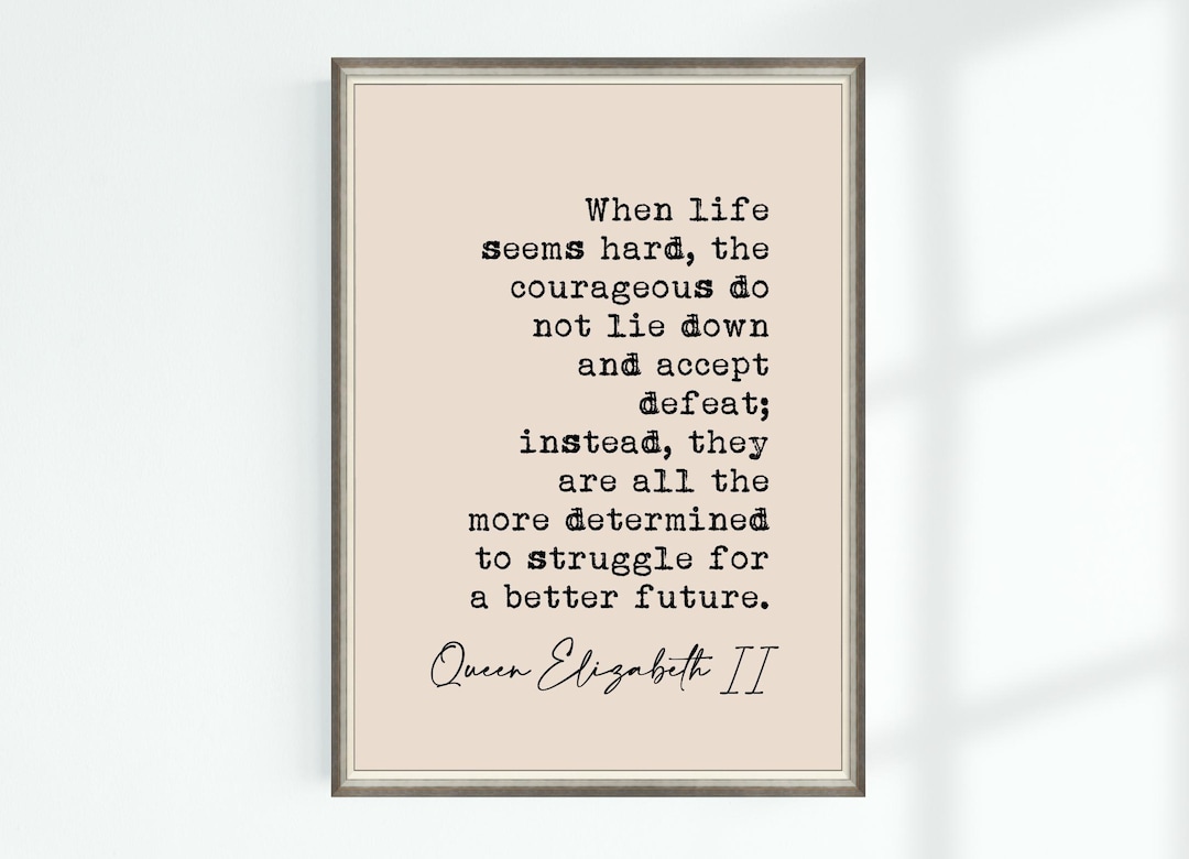 Impresión de cita de la reina Isabel II Cuando la vida parece dura, los  valientes no se rinden. Póster de citas famosas Arte de pared Decoración ..., image size:1080x780