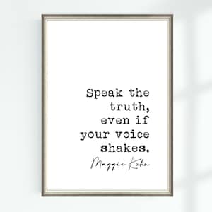 Può includere: Arte di citazioni stampabile in bianco e nero con il testo "Speak the truth, even if your voice shakes." e il nome dell'autore "Maggie Kuhn" in corsivo.