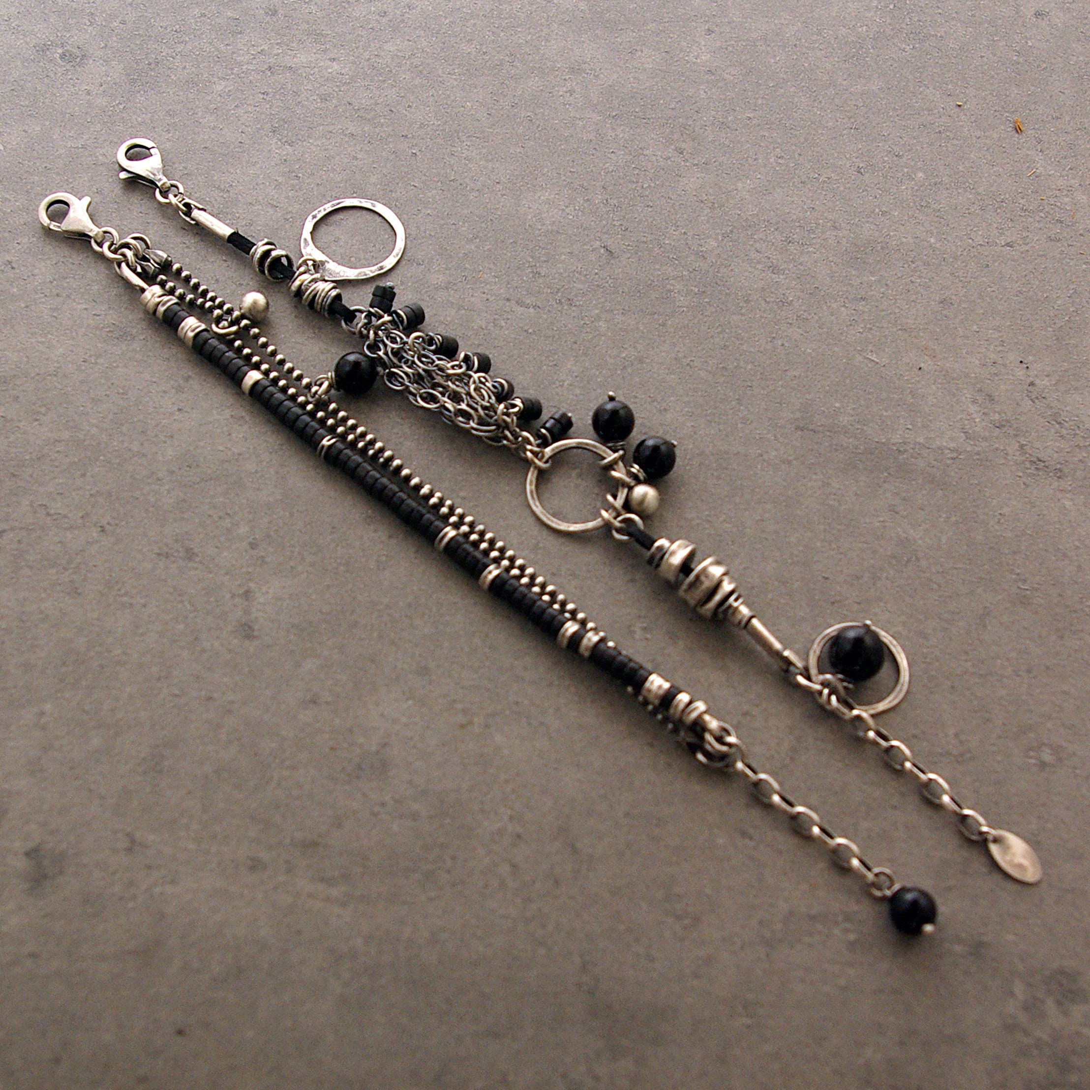 ブラックオニキスヘイシブレスレット - 酸化スターリングシルバー