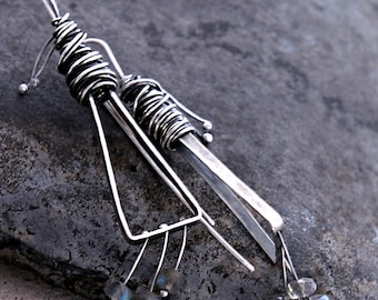 Boucles d'oreilles triangulaires en labradorite et argent sterling oxydé