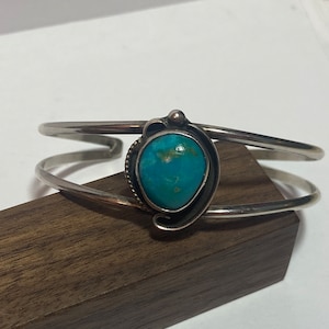Groovy Leaf Big Vintage Native American Navajo Turquoise Sterling Silver Bracelet Cuff Groovy Leaf Big Vintage Native American Navajo Turquoise Sterling Silver Bracelet Cuff