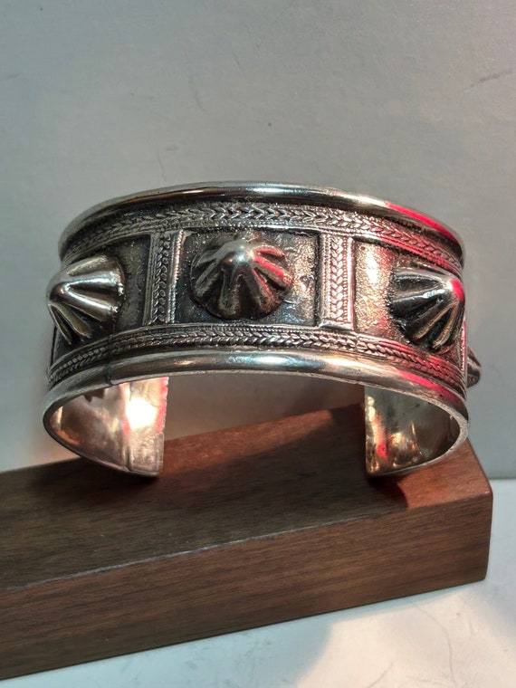 Native American One Of Best Vintage Mexican Gaspeite Sterling Silver Bracelet Old Native American One Of Best Vintage Mexican Gaspeite Sterling Silver Bracelet Old