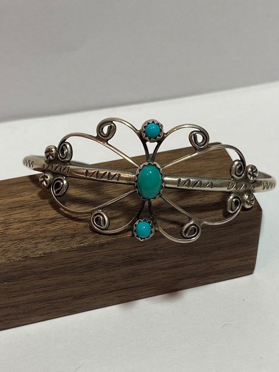 Exquisite Vintage Native American Navajo Coral Sterling Silver Shadowbox Bracelet Exquisite Vintage Native American Navajo Coral Sterling Silver Shadowbox Bracelet