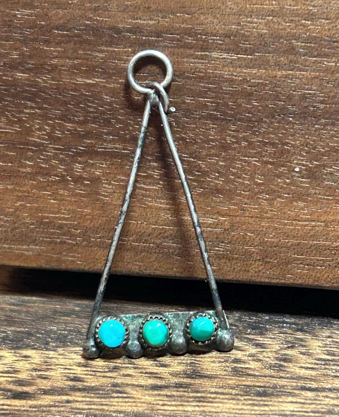 Croix Turquoise Avec Petites Balles – Diamètre 1,5 Cm, Neuf Avec étiquettes, Bijou Fantaisie