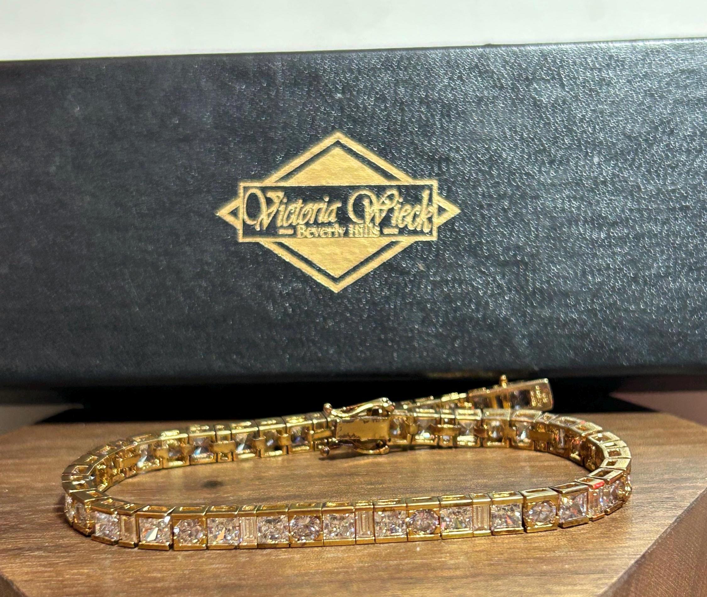 Tewiky Kruis Armband voor Vrouwen Sierlijke 14k Gouden Cubic Zirconia Klassieke Tennis Armband Leuke Gouden Tiny Touw Cubaanse Figaro Visgraat Ketting Link Armband Bevestiging Geschenken voor Meisjes