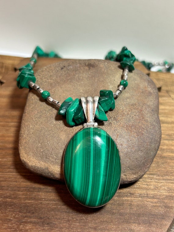Collana Con Nodo Celtico In Argento 925 E Malachite - Donna, Uomo, Ragazza - Ciondolo 25x19,5 Mm - Regalo Artigianale