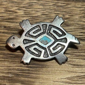 Zuni Turquoise Sterling Turtle Brooch Pin Fetish 925 Silver Vintage Southwestern Tribal Native Jewelry Christmas Birthday Anniversary Gift