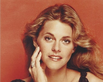 Deep Cleavage Etsy Navrat sigourney weaver (grace augustine) okomentoval james cameron slovami: deep cleavage etsy