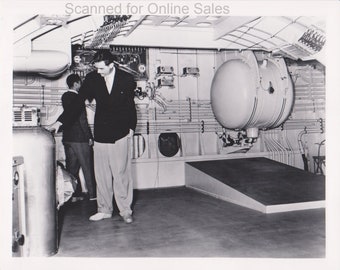 Howard Hughes Checks Out the Spruce Goose 8x10 Photo