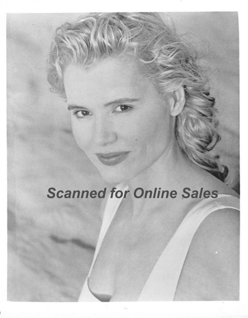 Chesty Geena Davis Long Kiss Goodbye 8x10 Photo