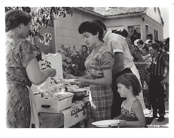Walt Disney Mickey Mouse Club Annette Funicello Lunch Time 8x10 Photo