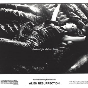 Alien: Resurrection Sigourney Weaver with Alien 8x10 Photo