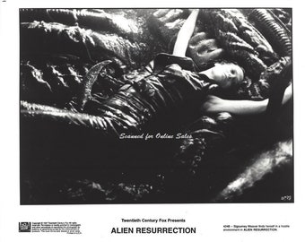 Alien: Resurrection Sigourney Weaver with Alien 8x10 Photo