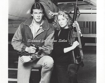 JANE BADLER AS DIANA IN THE NBC TV SERIES V - 8X10 PUBLICITY PHOTO (NN-016
