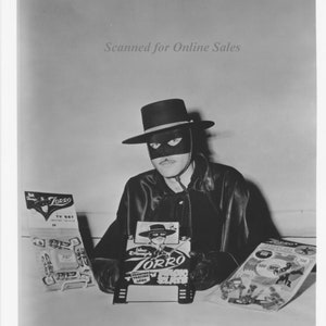 Guy Williams Zorro with Promotional Items 8x10 Photo