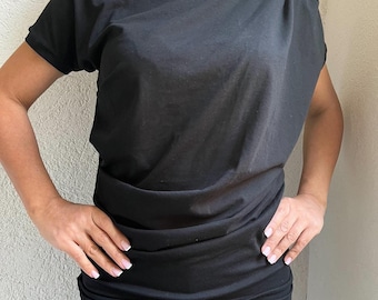 Blusa de manga corta con parte superior drapeada asimétrica