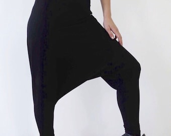 Pantalones largos con entrepierna caída