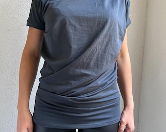 Blusa de manga corta con parte superior drapeada asimétrica