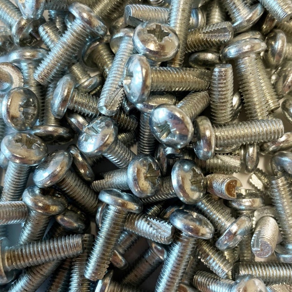 SCREWS, Phillips Pan Head Thread Cutting Screws, 10 x 5/8", Bag of 100 (X8200). Free UK Postage.