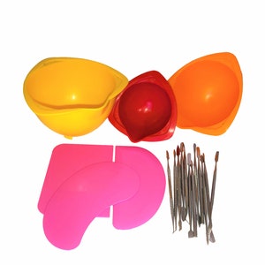 Linic Products UK Made Flexible Plastic Scraper Cake Decorating/Icing Set. 12 Carvers, 3 Scrapers, 3 Mixing Bowls (S7624). Free UK Postage.
