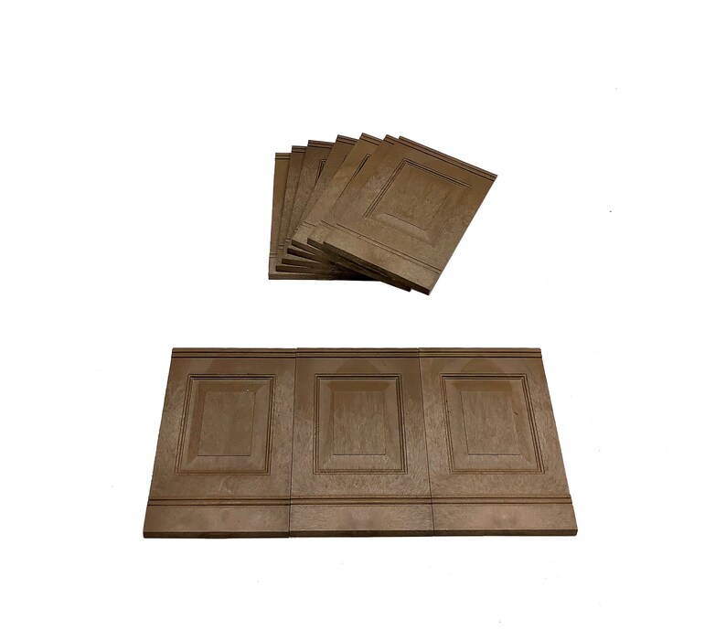 Puede incluir: Un conjunto de seis paneles de madera marr&oacute;n con un dise&ntilde;o rectangular en relieve. Los paneles est&aacute;n dispuestos en una pila, con el panel superior mirando hacia la c&aacute;mara. Los paneles miden aproximadamente 30 cm de ancho y 46 cm de largo.
