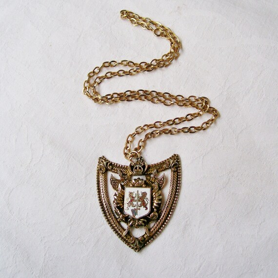 Vintage Family Crest Pendant With Rolo Chain Royal Lions Enamel Crown Sword Laurel Cosplay Accessory Necklace Steampunk Cloisonne