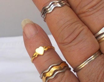 Choice:  FASHION RING Wave Set 14k Gold Filled Heart Size 5.75-7 Avon  .76