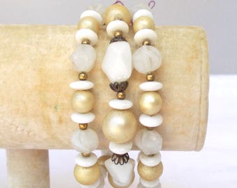 Vintage Crown Trifari 3 STRAND BRACELET Chunky Bead Glass Acrylic White & Cream 8”